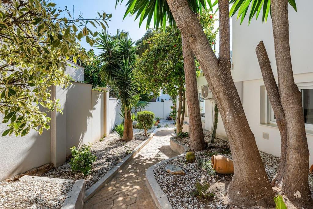 Entire Large Next To Award-winning Villa