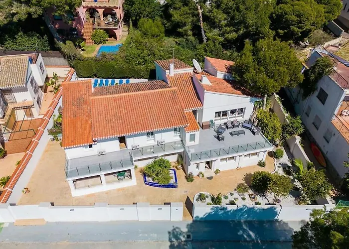 Entire Large Villa Next To Award-Winning Beach