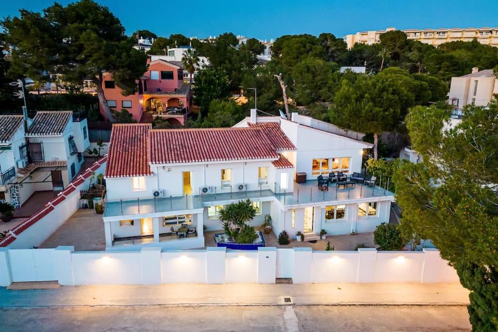 Entire Large Next To Award-winning Villa *